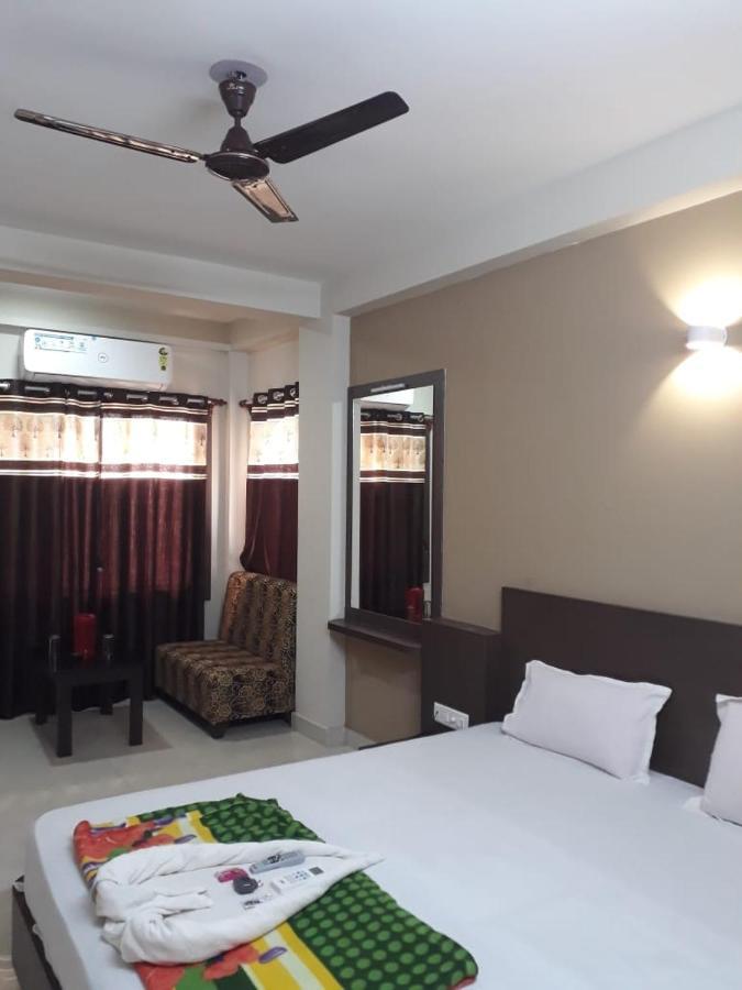 Goroomgo Hotel Uk Palace Puri Exterior foto